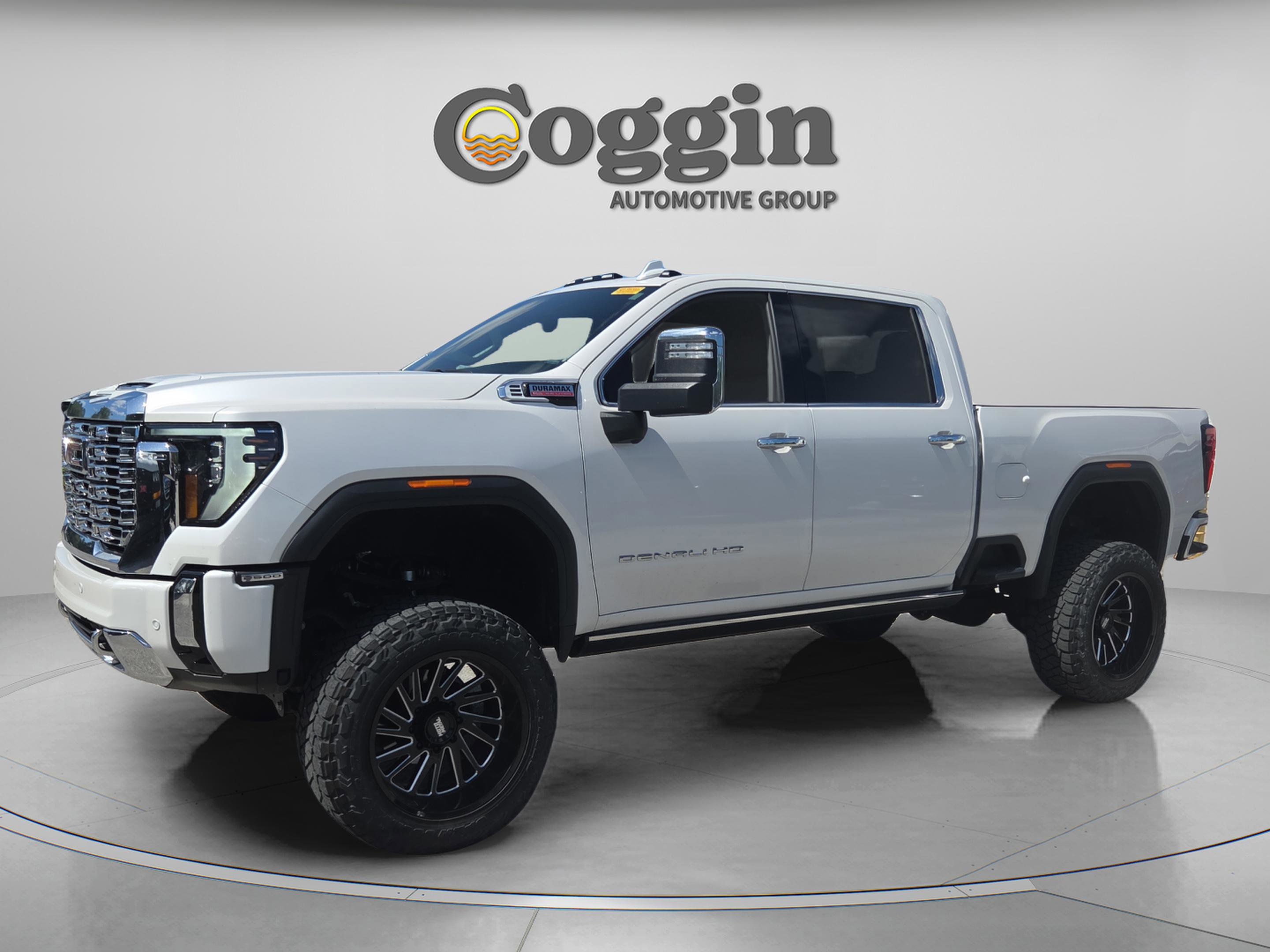 Used 2024 GMC Sierra 2500 Denali w/ Denali Reserve Package AWD/4WD image 1