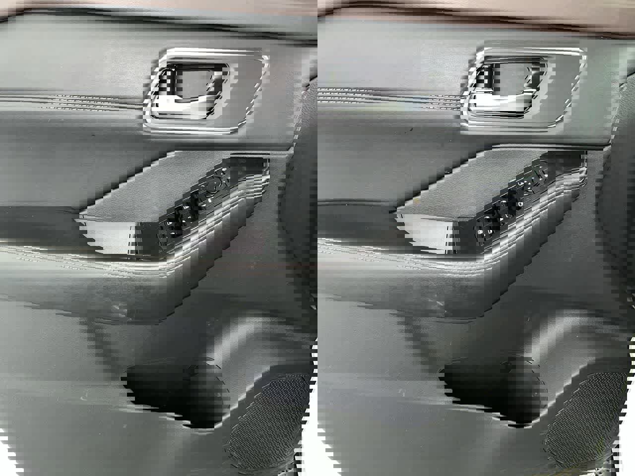 Used 2021 Nissan Rogue SV w/ Premium Package image 13