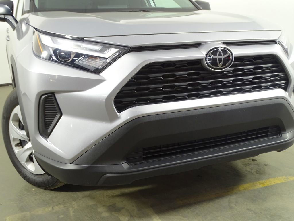 Used 2024 Toyota RAV4 LE image 37