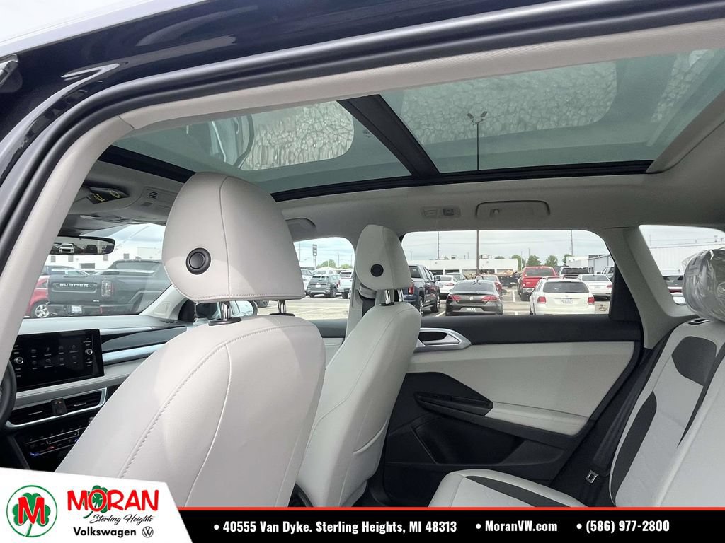 Used 2026 Volkswagen Taos SE AWD/4WD image 11