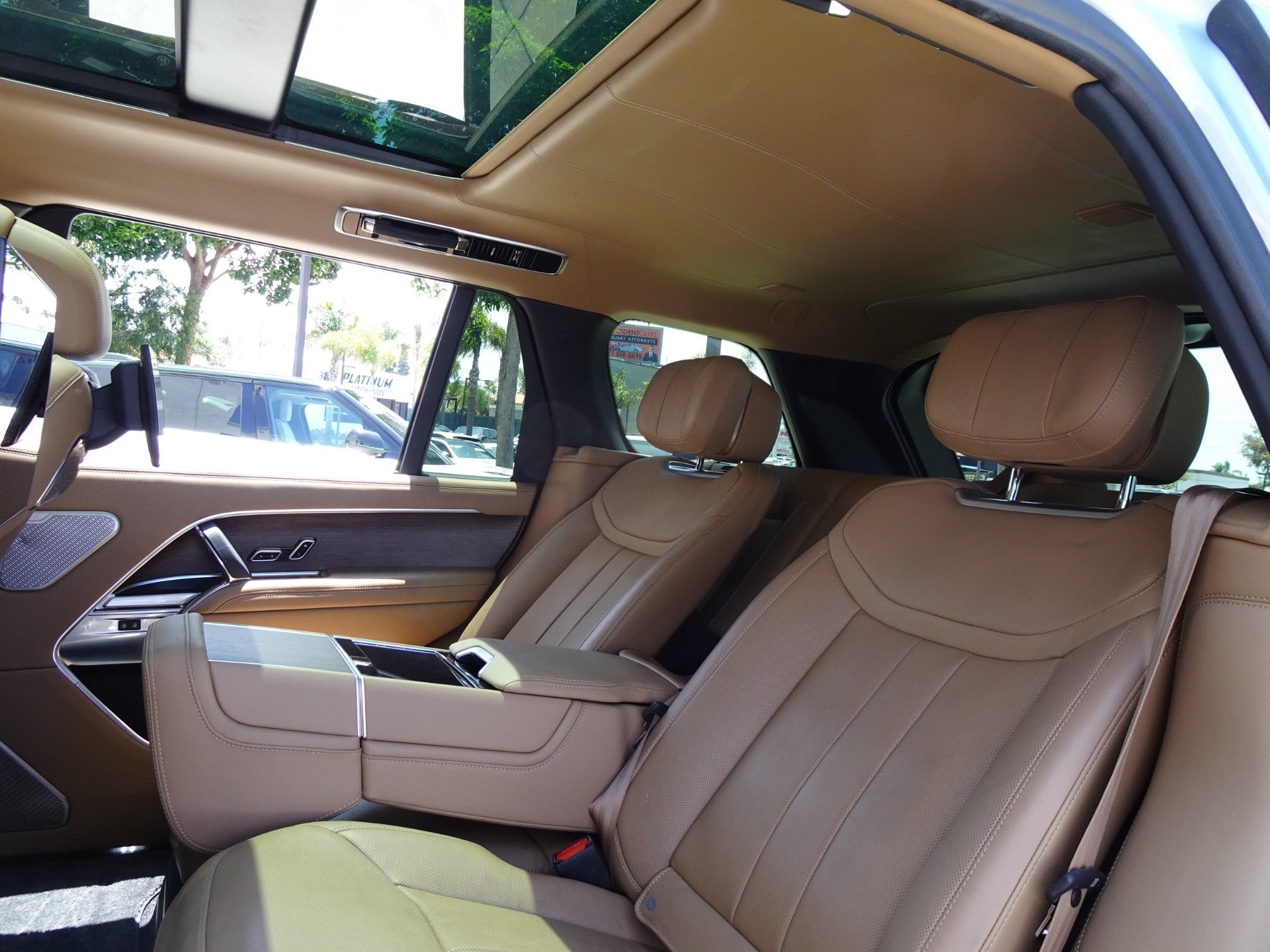 Used 2024 Land Rover Range Rover Long Wheelbase Autobiography AWD/4WD image 16