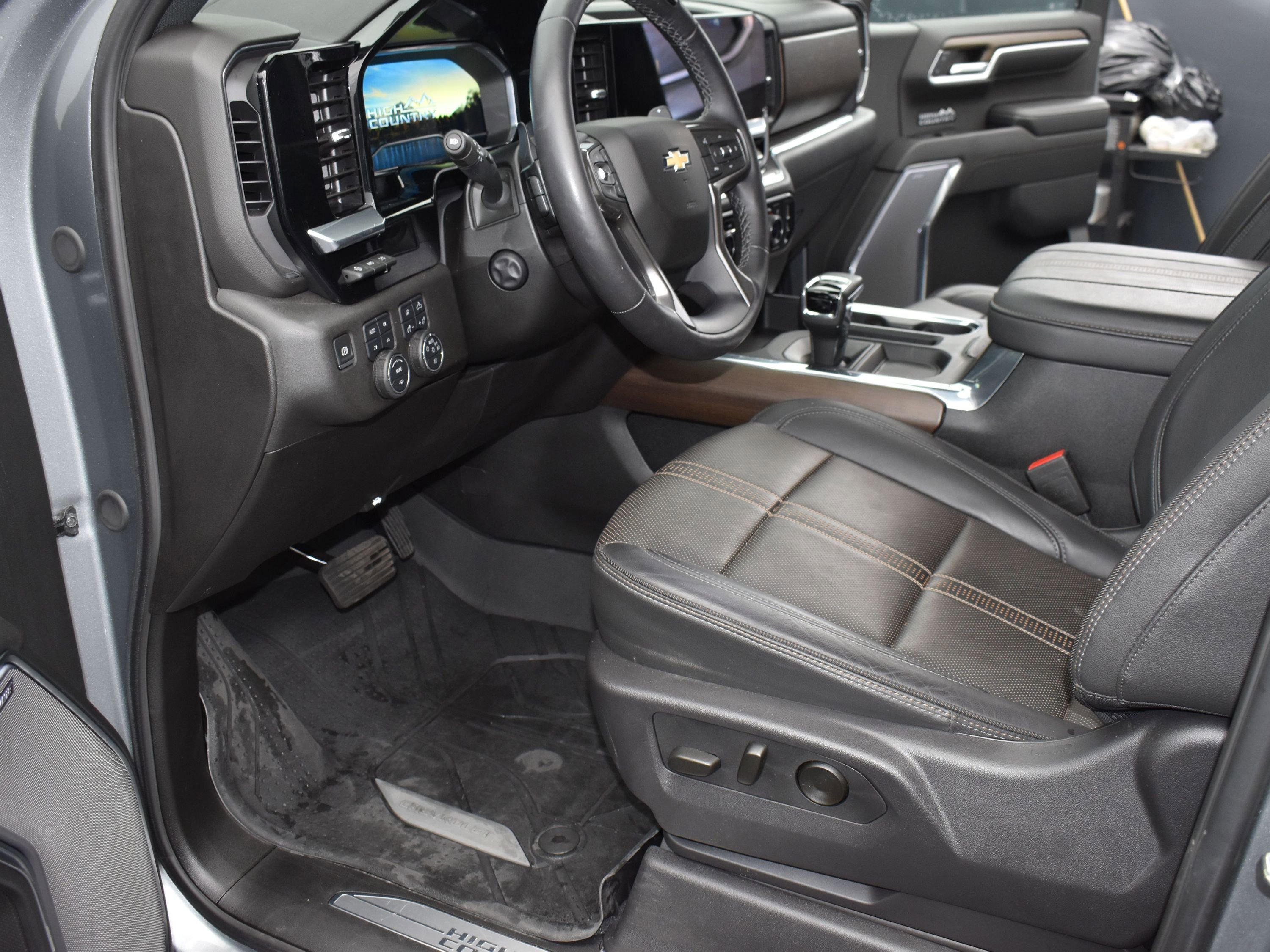 Used 2024 Chevrolet Silverado 1500 High Country AWD/4WD image 12