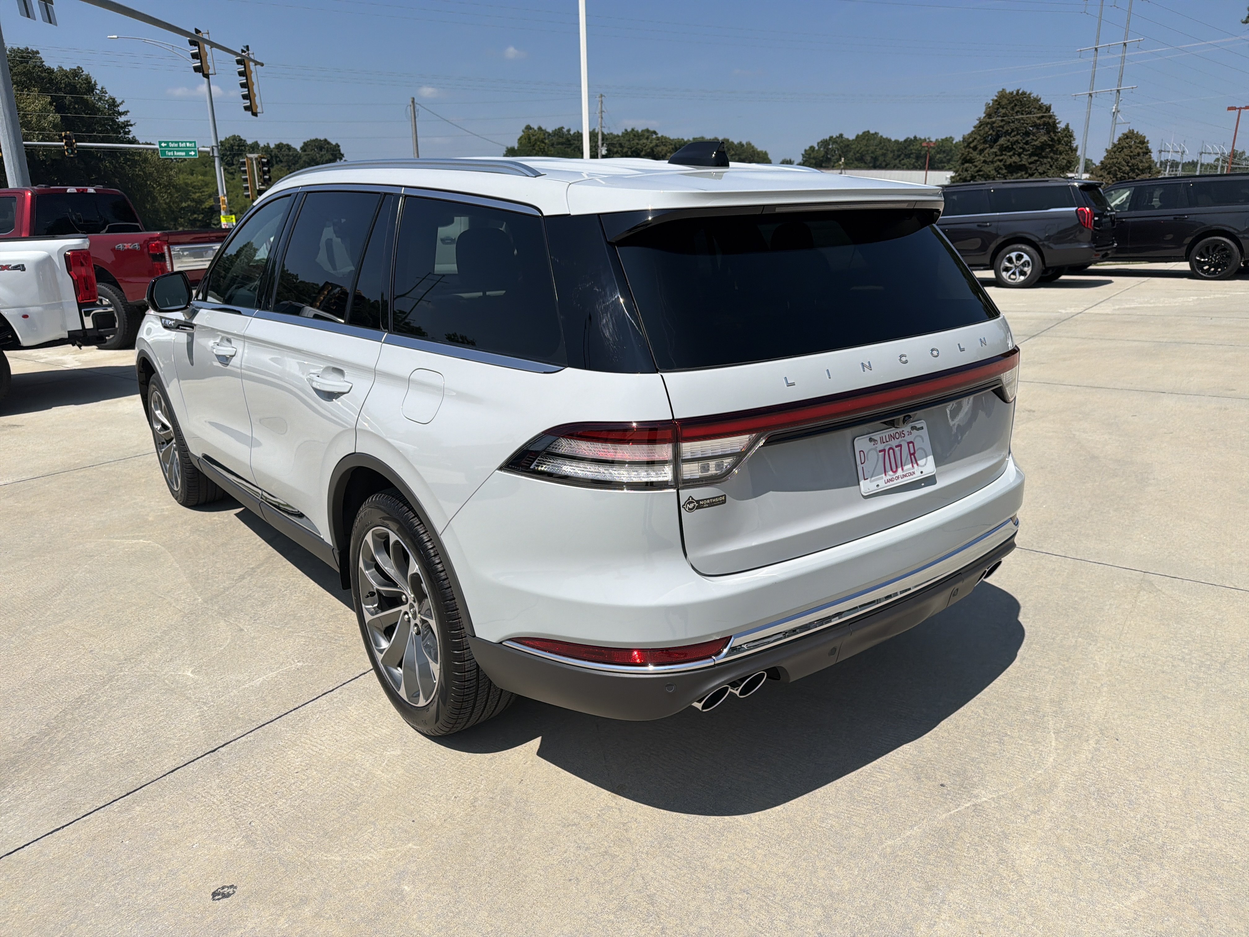 New 2027 Lincoln Aviator AWD image 5