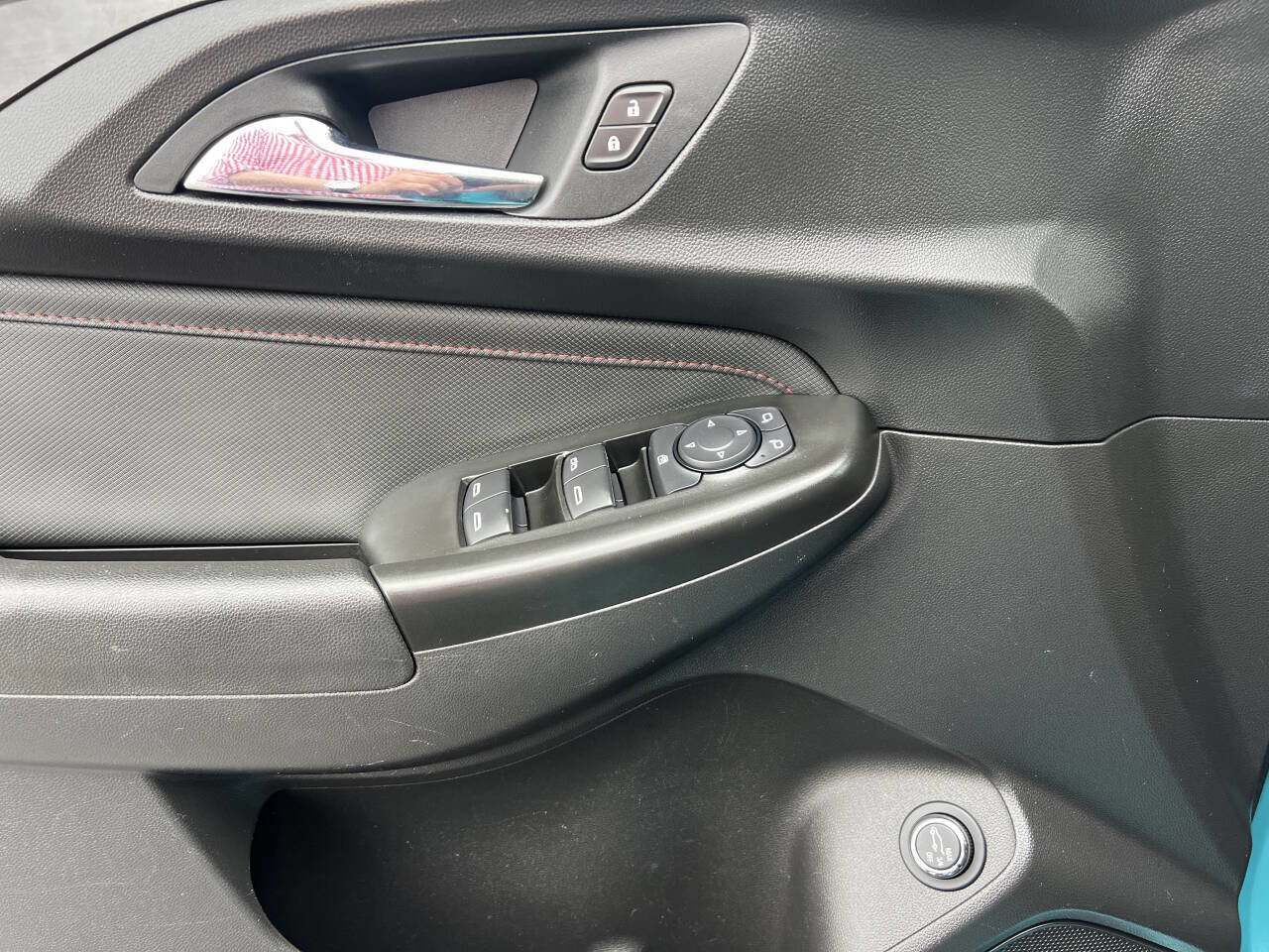 Used 2021 Chevrolet TrailBlazer RS w/ Sun and Liftgate Package AWD/4WD image 9