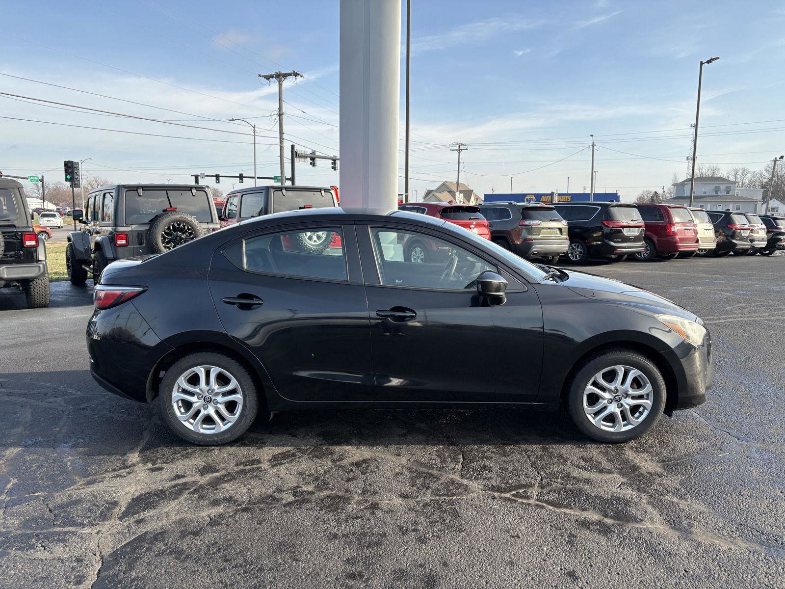 Used 2017 Toyota Yaris iA image 9