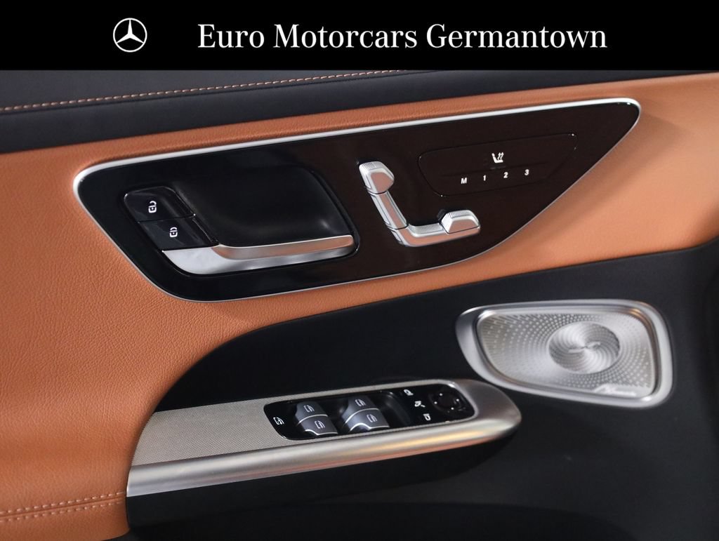 Used 2024 Mercedes-Benz GLC 300 4MATIC image 10