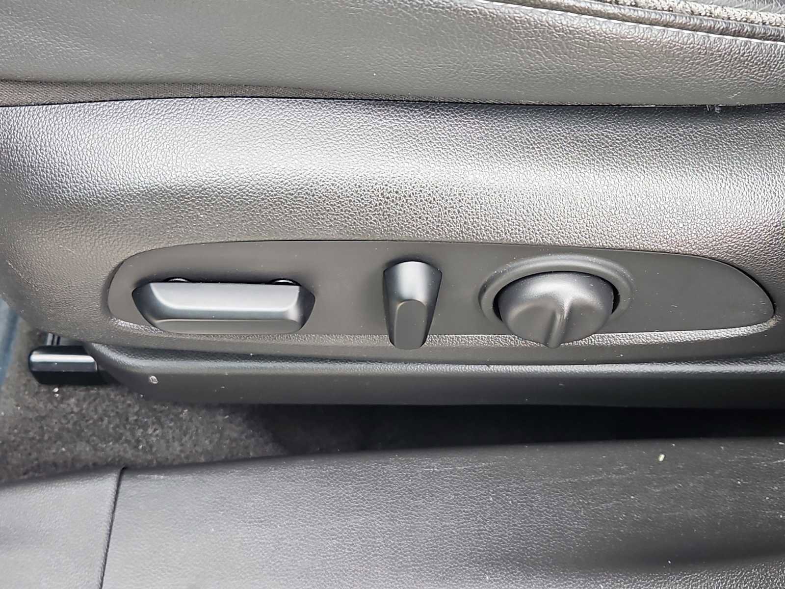 Used 2020 Buick Encore GX Essence w/ Experience Buick Package image 26