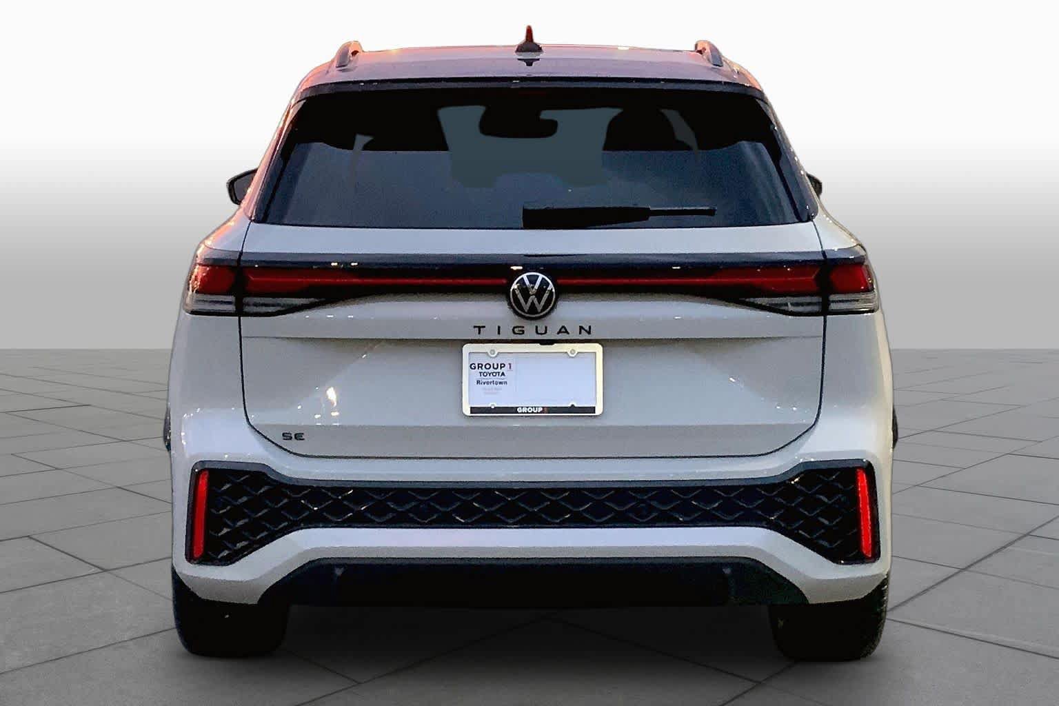 Used 2026 Volkswagen Tiguan SE R-Line FWD image 5