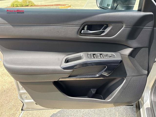 Certified 2025 Nissan Pathfinder S FWD image 18