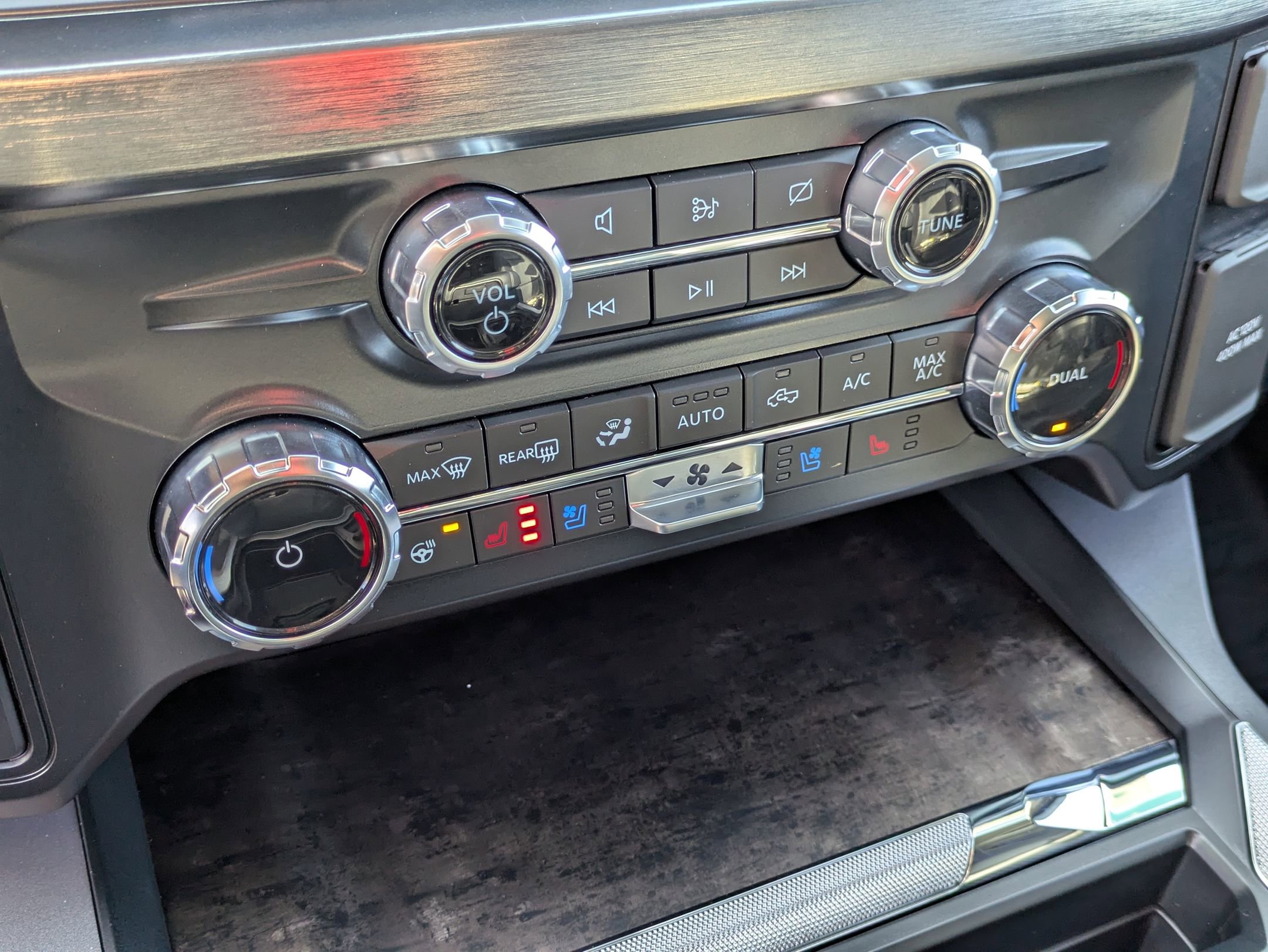 Certified 2024 Ford F350 Lariat w/ Chrome Package image 26