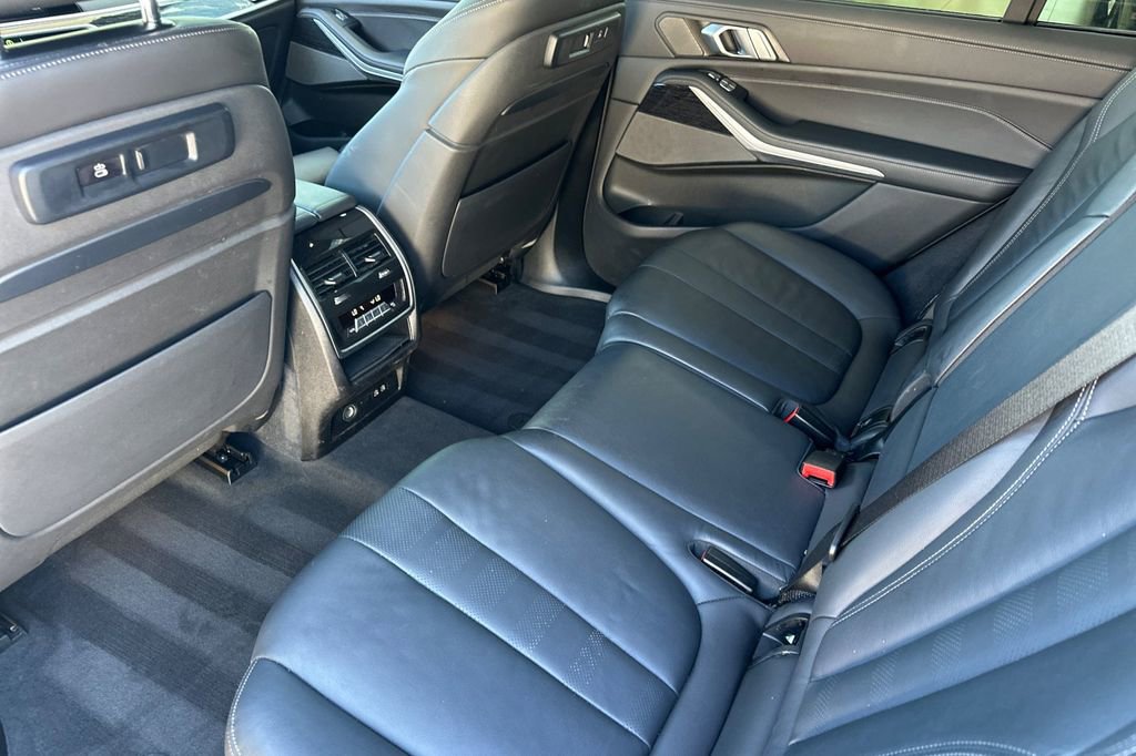 Used 2022 BMW X7 M50i image 12