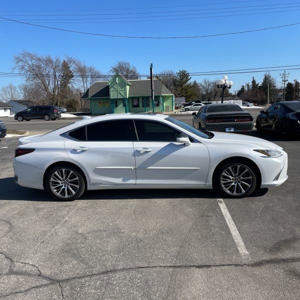 Used 2020 Lexus ES 300h w/ Premium Package image 1