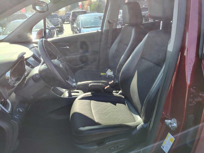 Used 2021 Chevrolet Trax LT w/ Driver Confidence Package FWD image 8