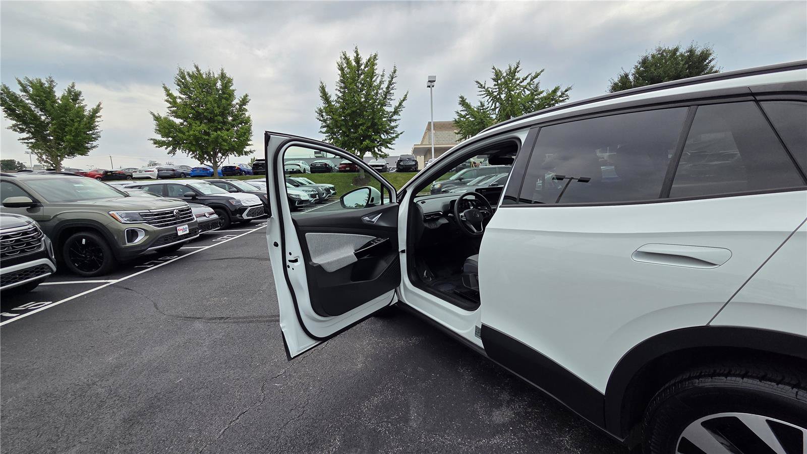 Certified 2023 Volkswagen ID.4 Pro AWD/4WD image 12