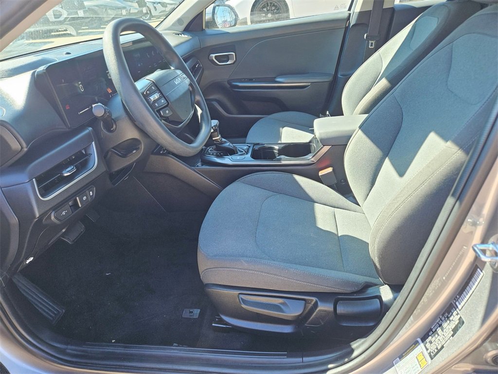 Used 2025 Kia K4 LXS image 11