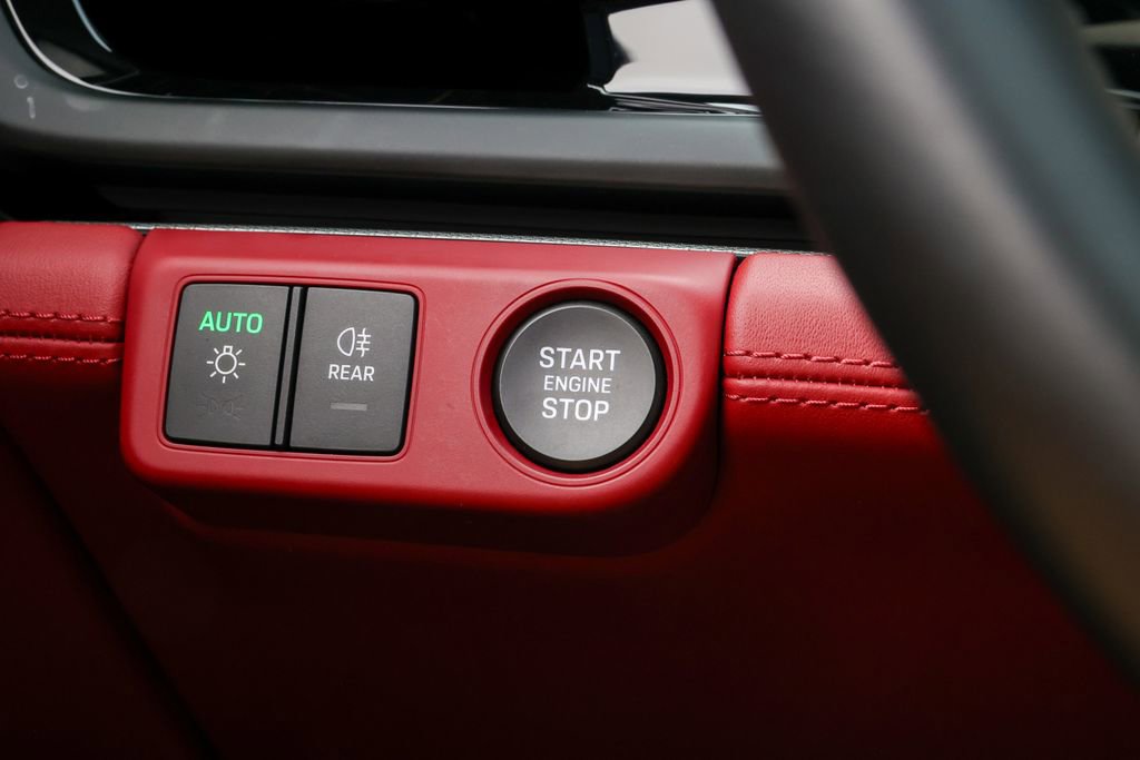 Certified 2025 Porsche Panamera 4 AWD/4WD image 31