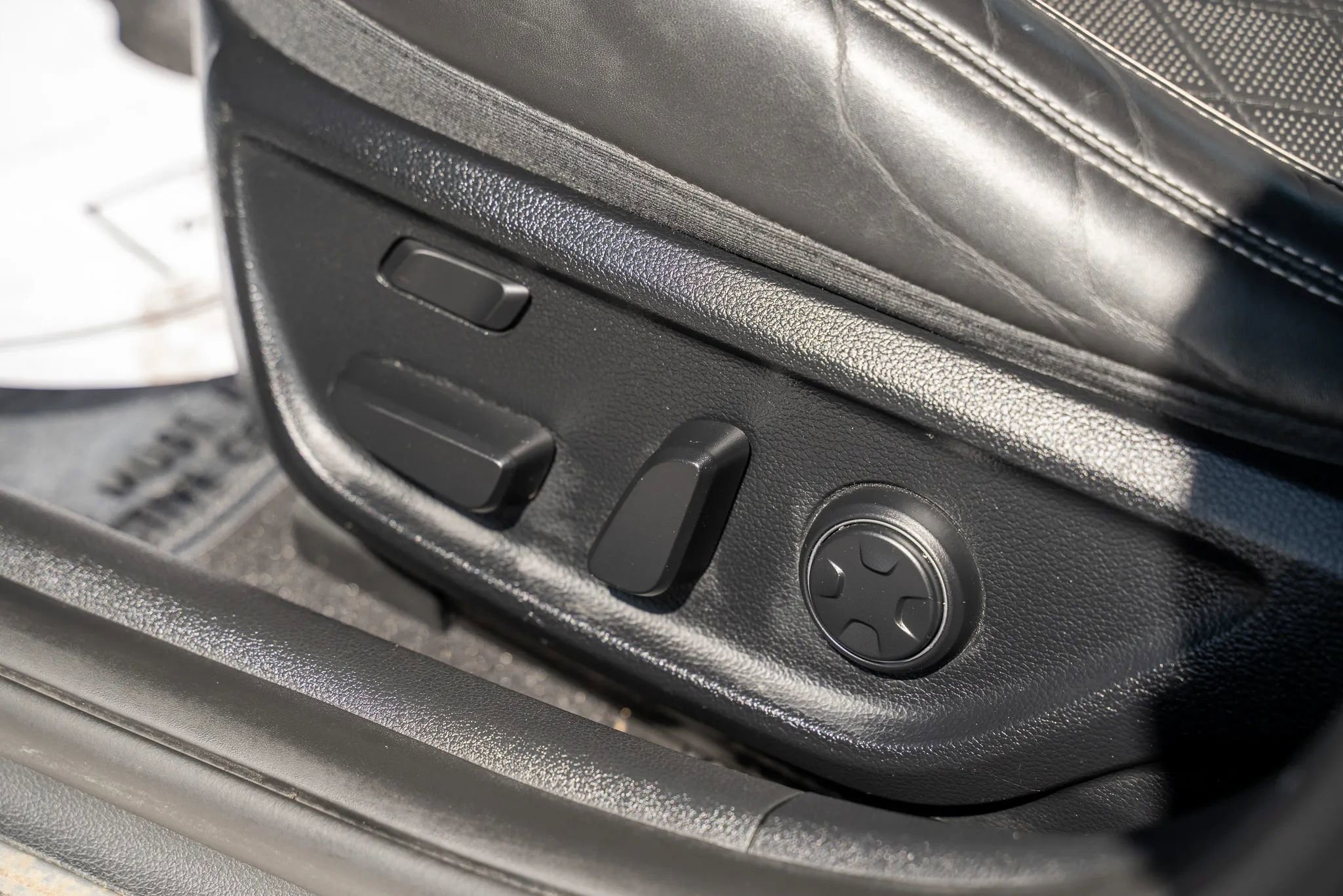 Used 2019 Genesis G70 2.0T Advanced w/ Dynamic Package image 16