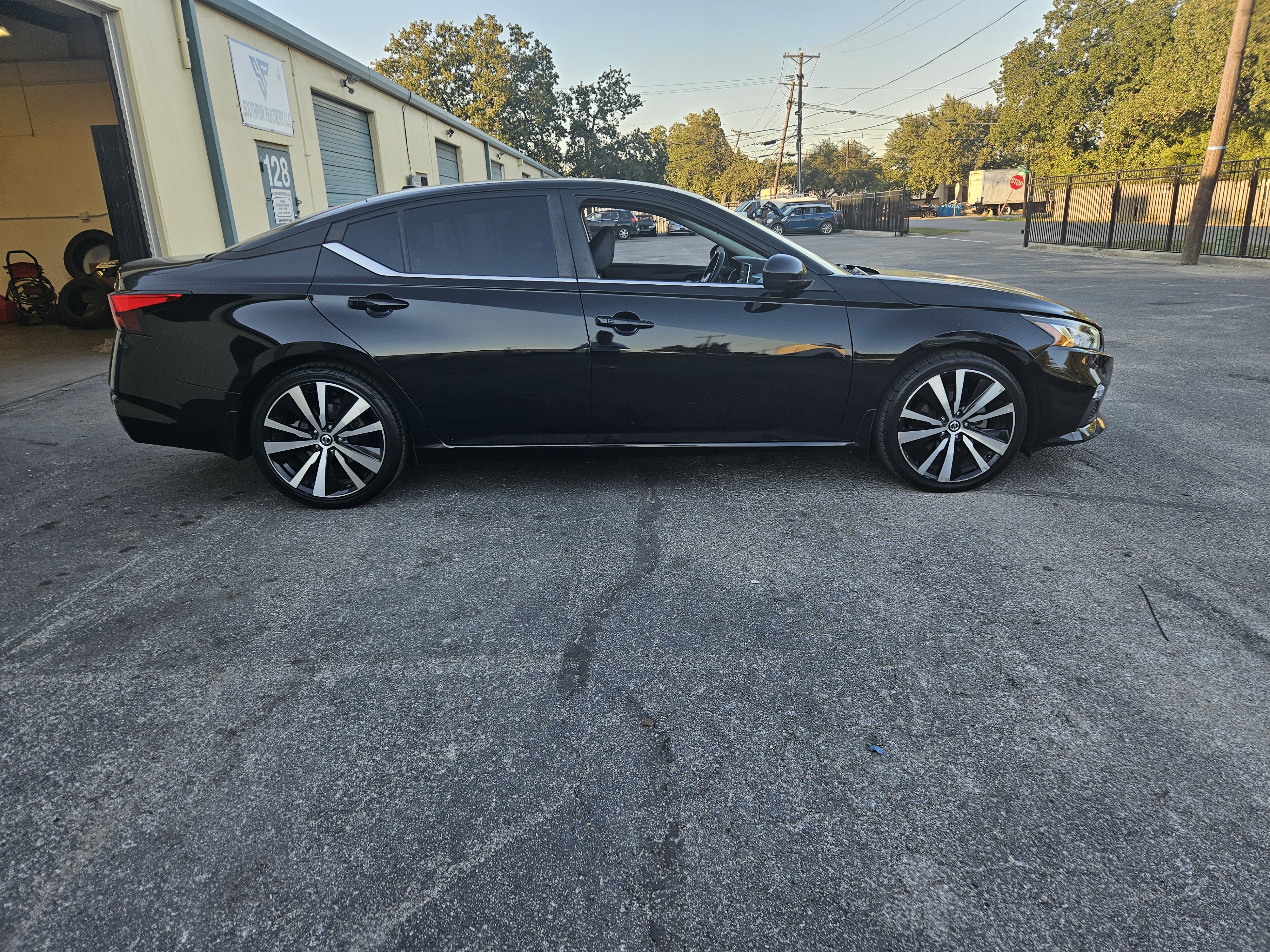 Used 2020 Nissan Altima 2.5 SR image 3