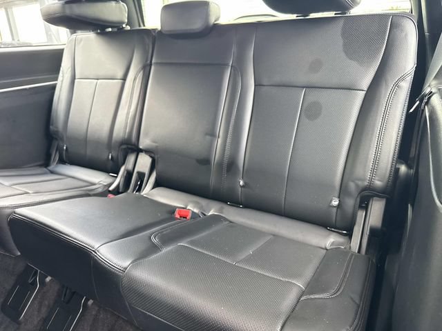 Used 2018 Ford Expedition XLT w/ Equipment Group 202A RWD image 16