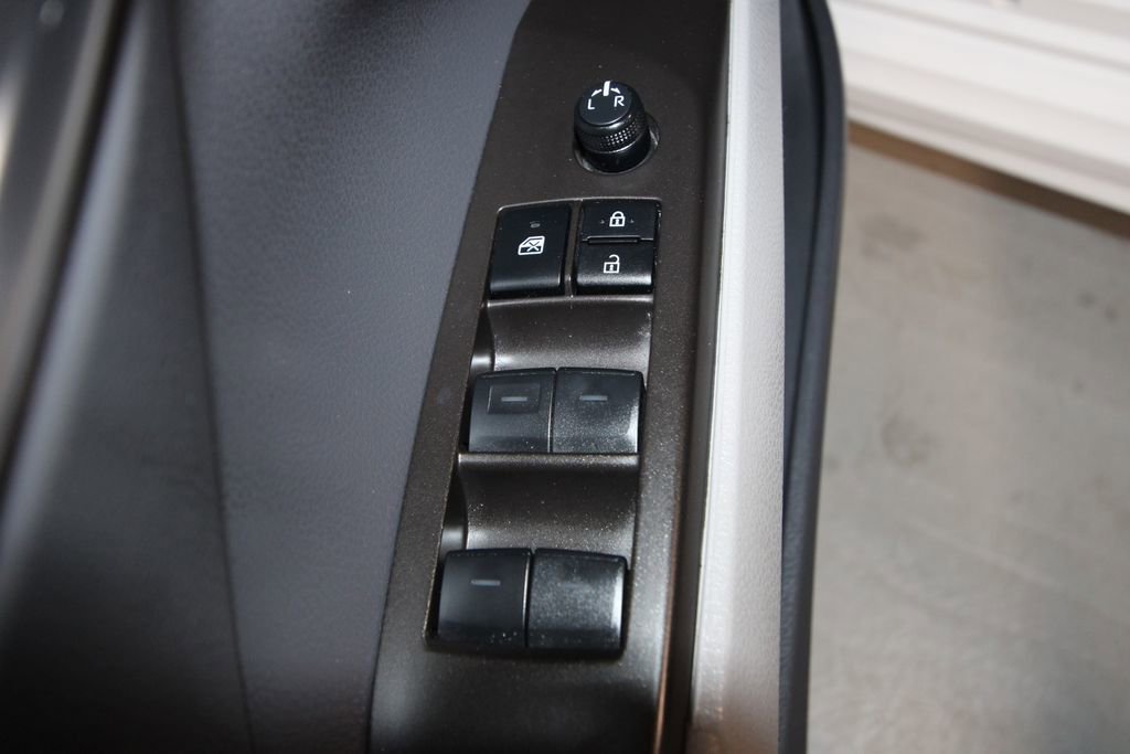 Used 2024 Toyota Camry SE FWD image 6
