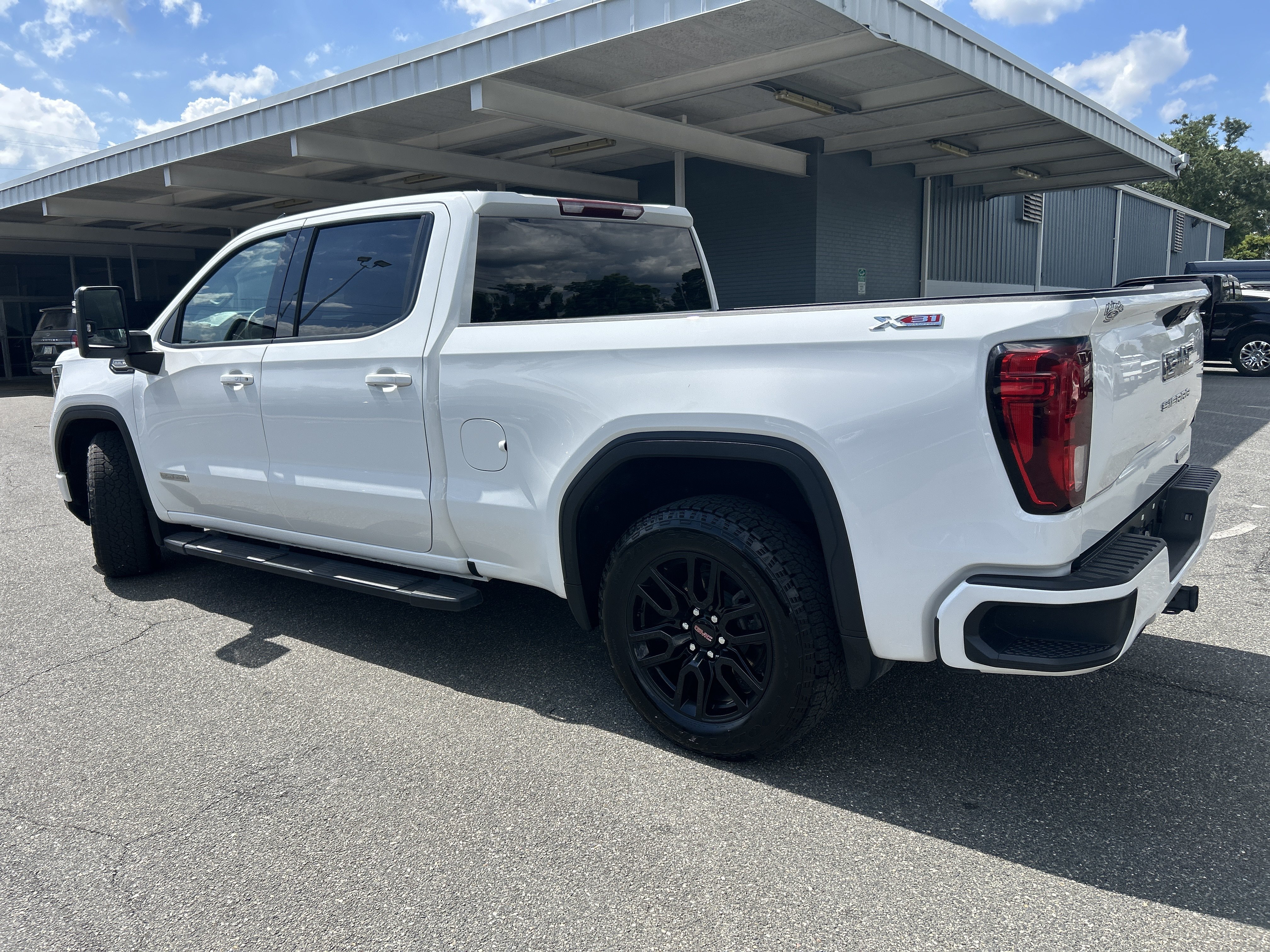 Used 2024 GMC Sierra 1500 Elevation w/ X31 Off-Road Package AWD/4WD image 7