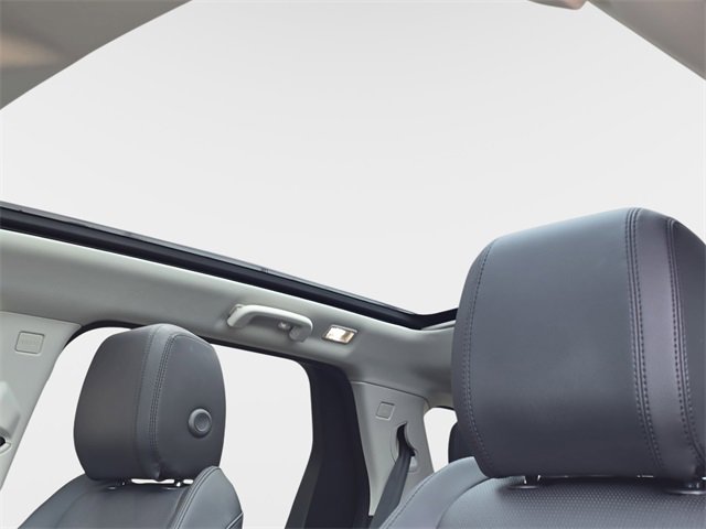 Used 2025 Land Rover Discovery Sport S image 30