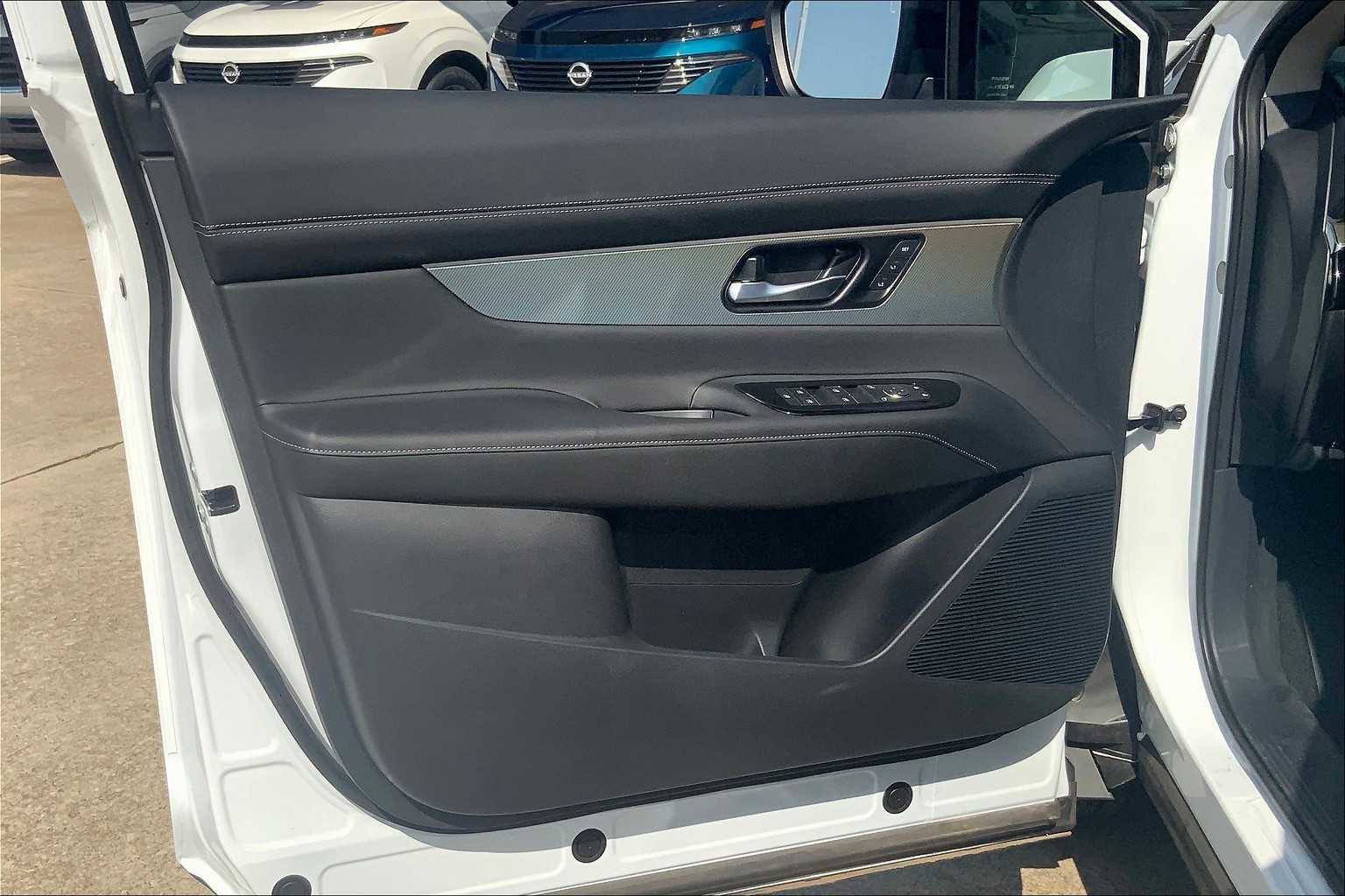 New 2025 Nissan Murano SL w/ Cargo Package AWD/4WD image 10