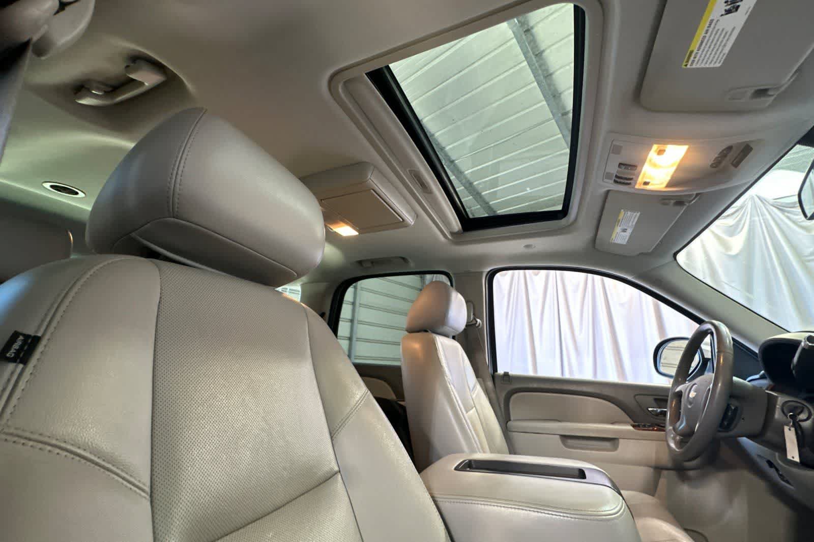 Used 2012 Chevrolet Tahoe LTZ AWD/4WD image 18