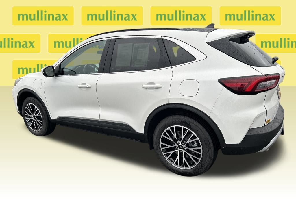 Used 2025 Ford Escape SE w/ Class II Trailer Tow Package image 10