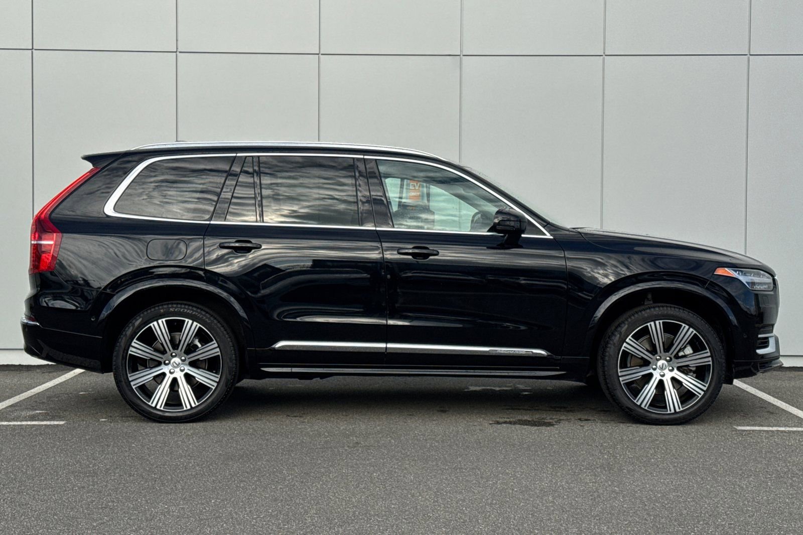 Used 2024 Volvo XC90 T8 Plus w/ Protection Package Premier image 6