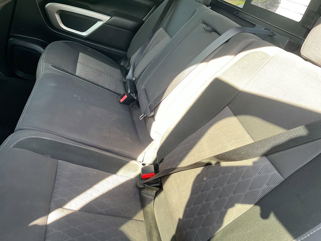 Used 2024 Nissan Titan SV w/ SV Convenience Package image 23
