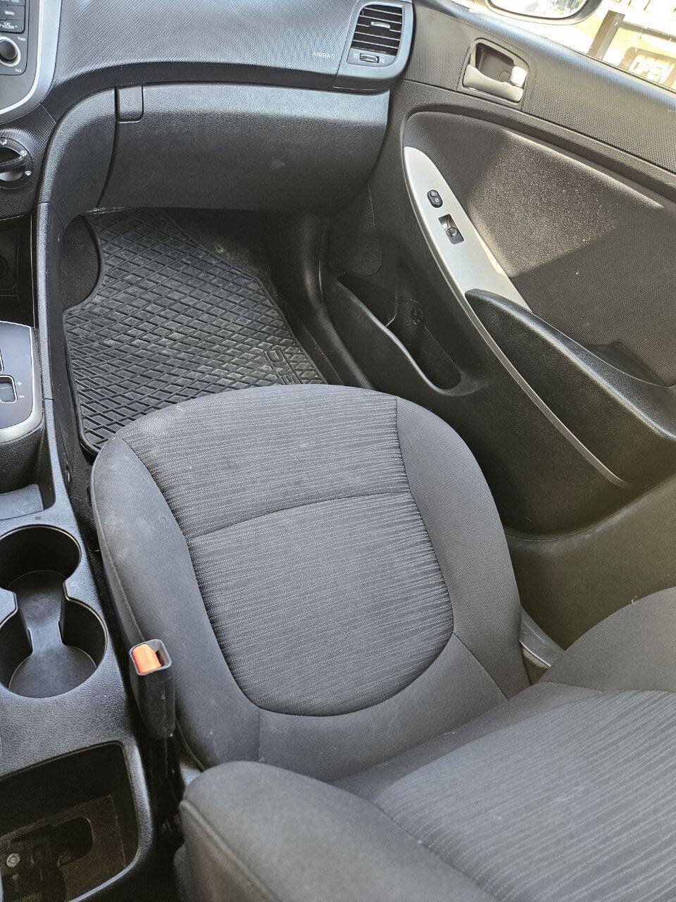 Used 2017 Hyundai Accent SE FWD image 10