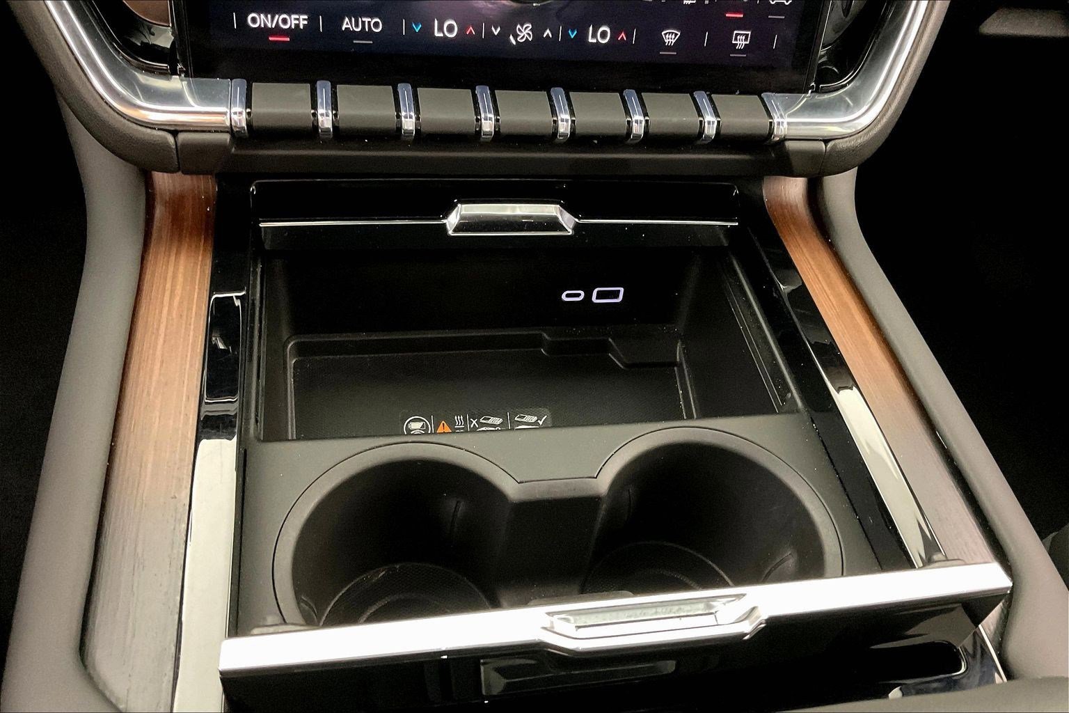 Used 2025 GMC Yukon XL Denali image 16