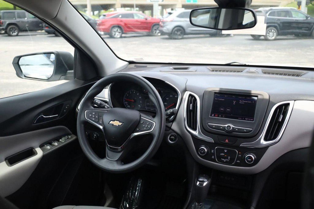 Used 2021 Chevrolet Equinox LS FWD image 22