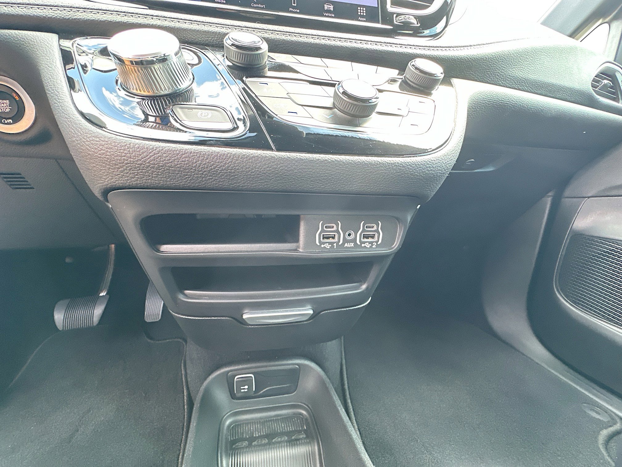 Used 2025 Chrysler Pacifica Select FWD image 33