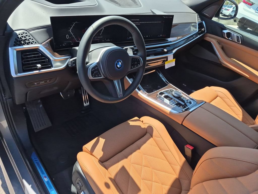 New 2026 BMW X5 xDrive50e w/ M Sport Package AWD/4WD image 8