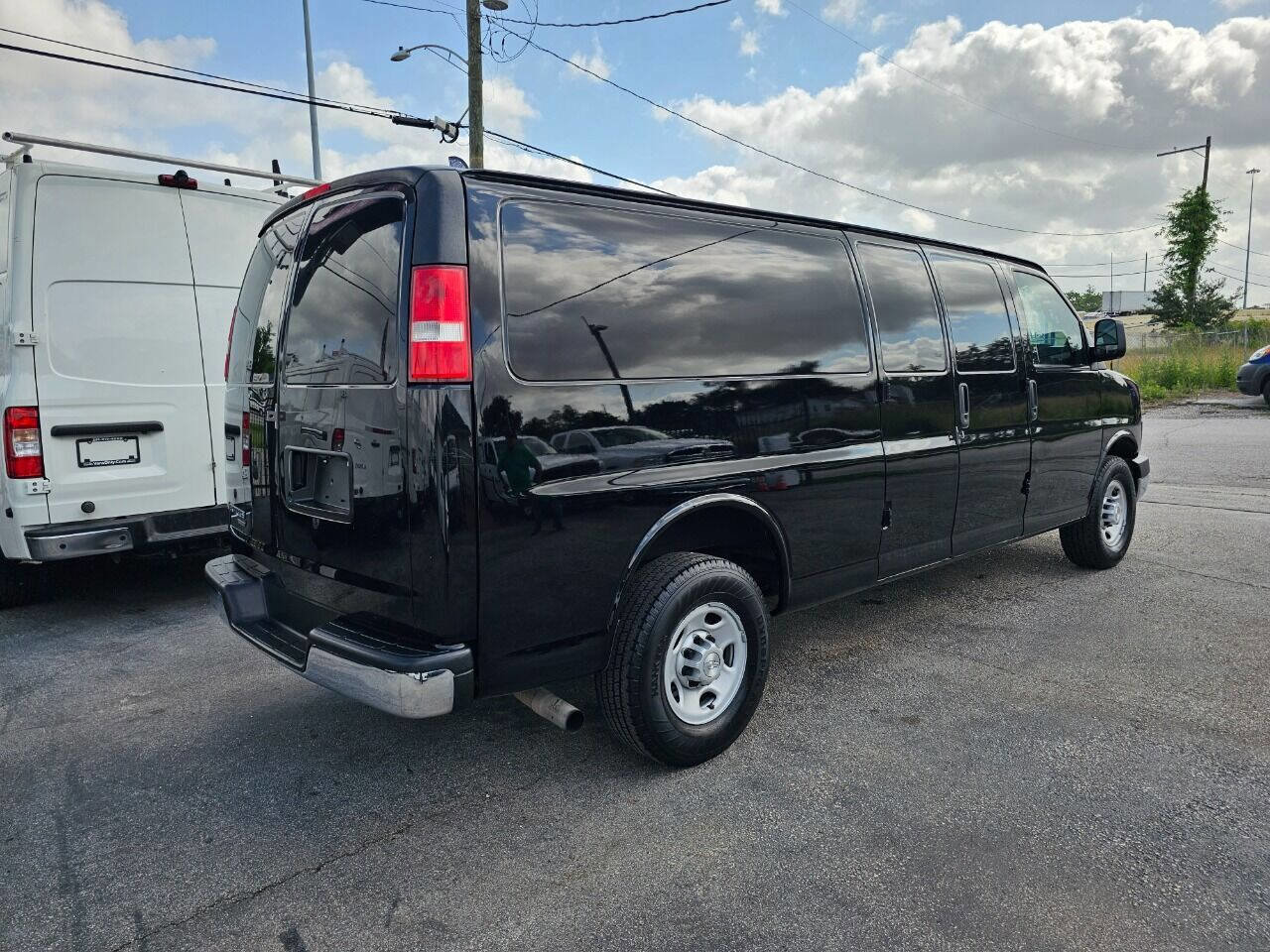 Used 2016 Chevrolet Express 3500 Extended image 5