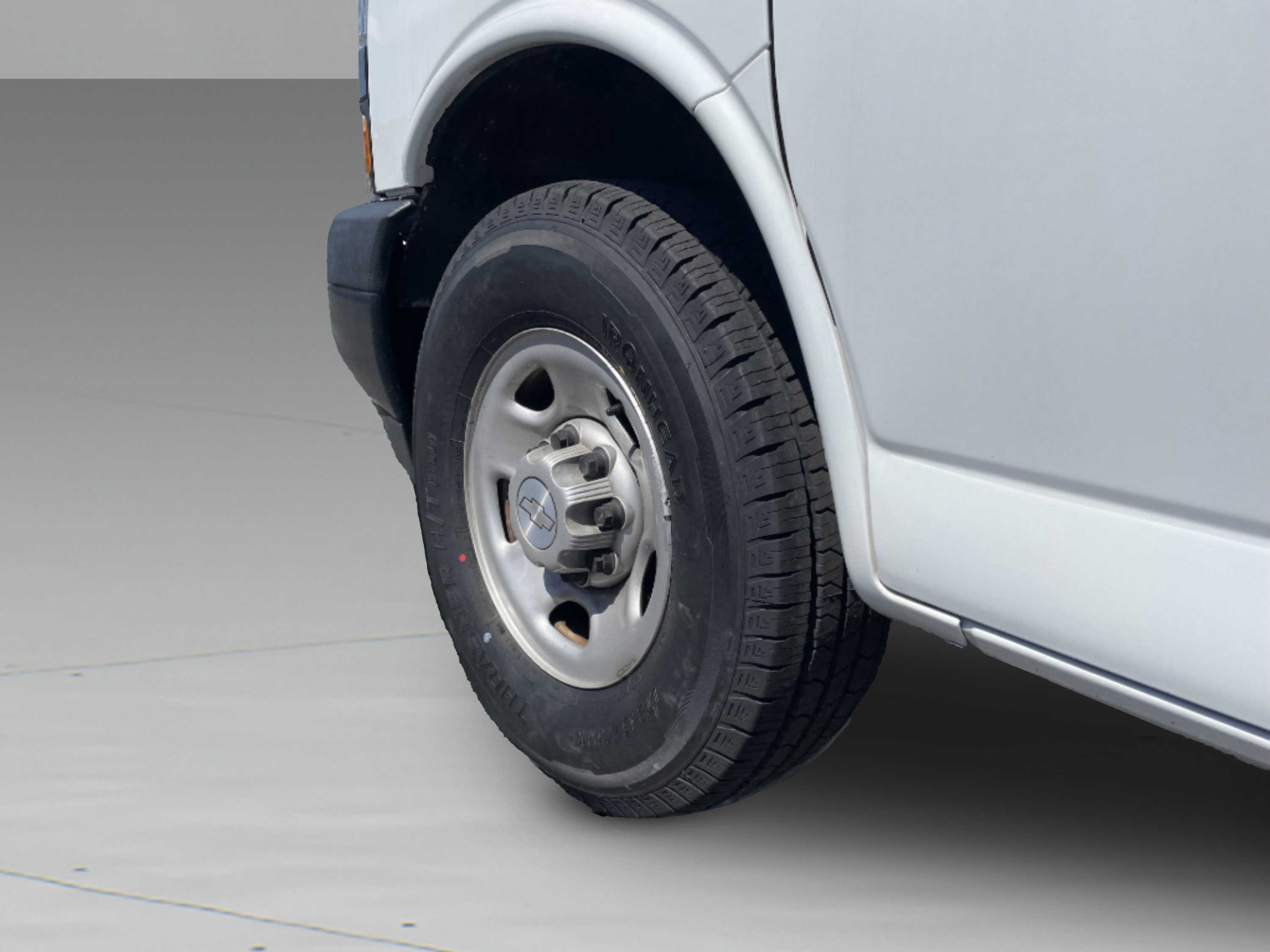 Used 2018 Chevrolet Express 2500 w/ Driver Convenience Package image 25