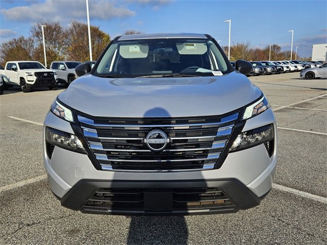 Used 2025 Nissan Rogue S image 2