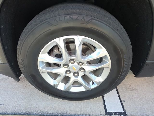 Used 2023 Chevrolet Traverse LS FWD image 10