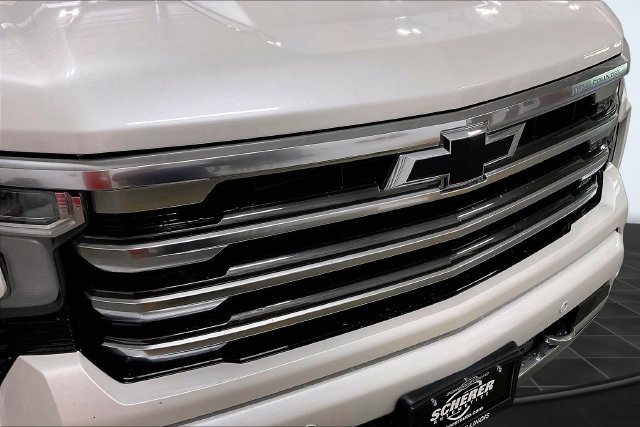 Used 2024 Chevrolet Silverado 1500 High Country w/ Technology Package AWD/4WD image 30