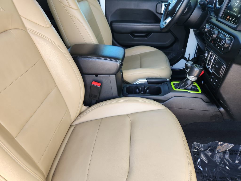 Used 2018 Jeep Wrangler Unlimited Sahara AWD/4WD image 5