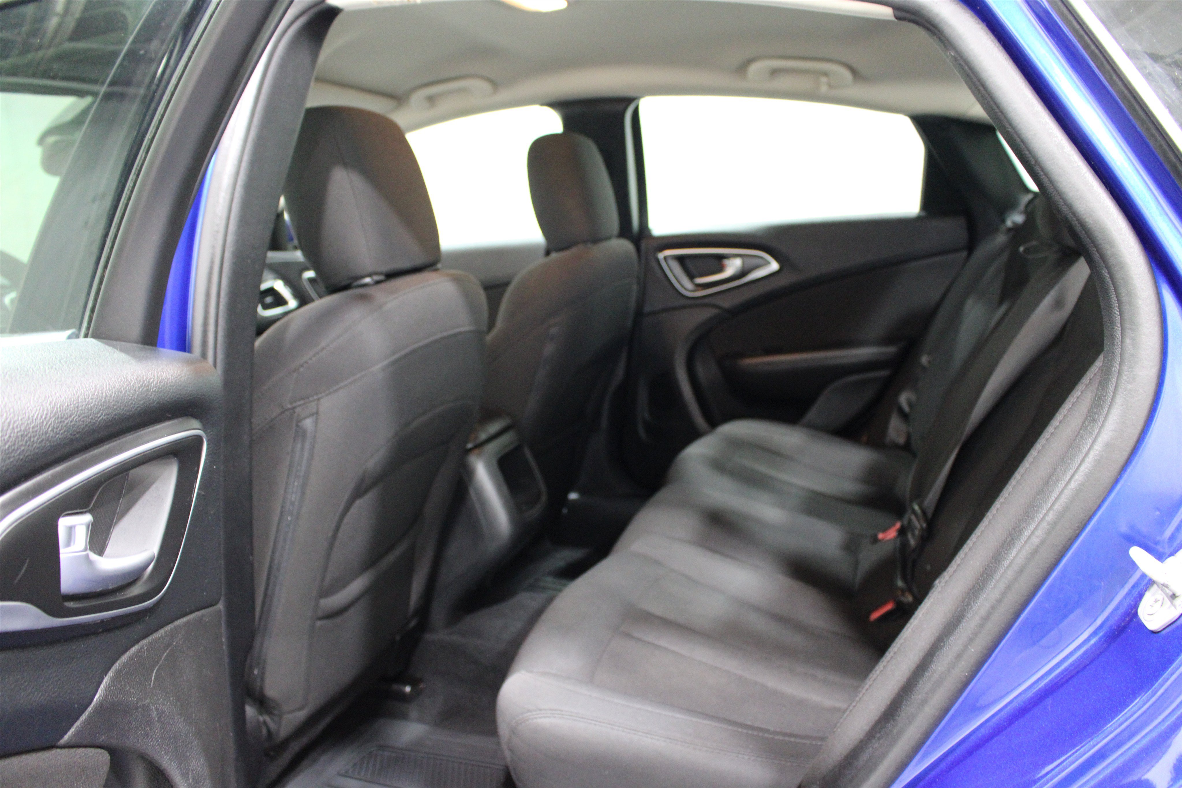 Used 2015 Chrysler 200 Limited FWD image 16