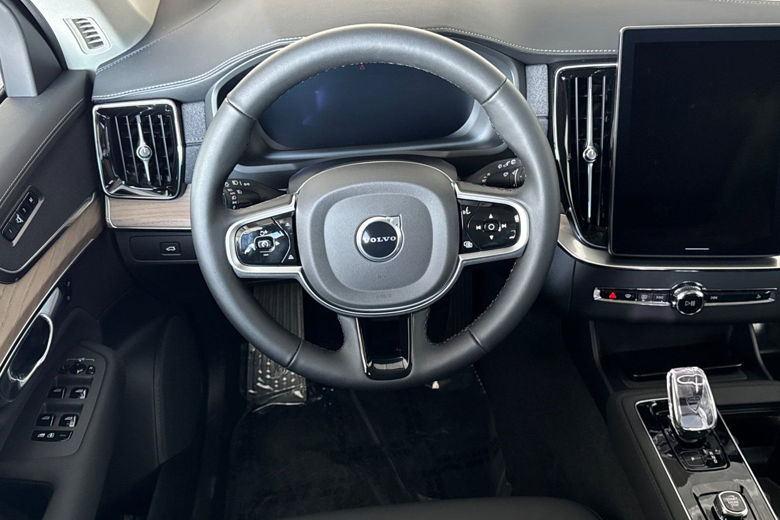 New 2026 Volvo XC90 B5 Plus w/ Protection Package image 16