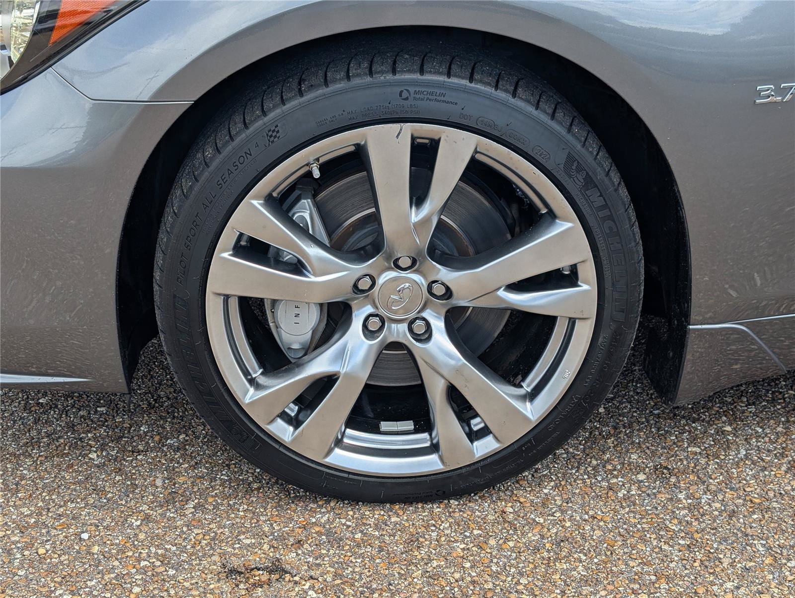 Used 2019 INFINITI Q70 Luxe w/ Sport Package RWD image 9
