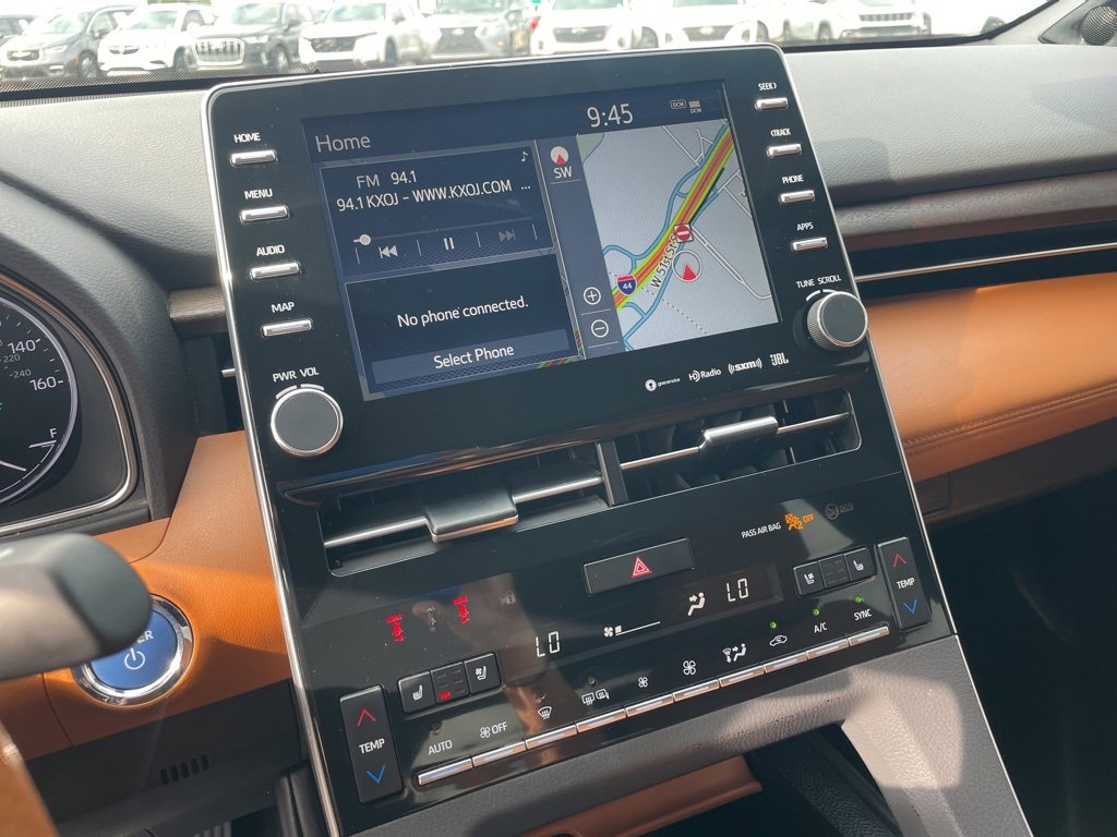 Used 2022 Toyota Avalon Limited image 17