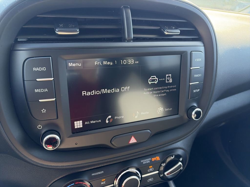 Used 2025 Kia Soul LX w/ LX Technology Package FWD image 16