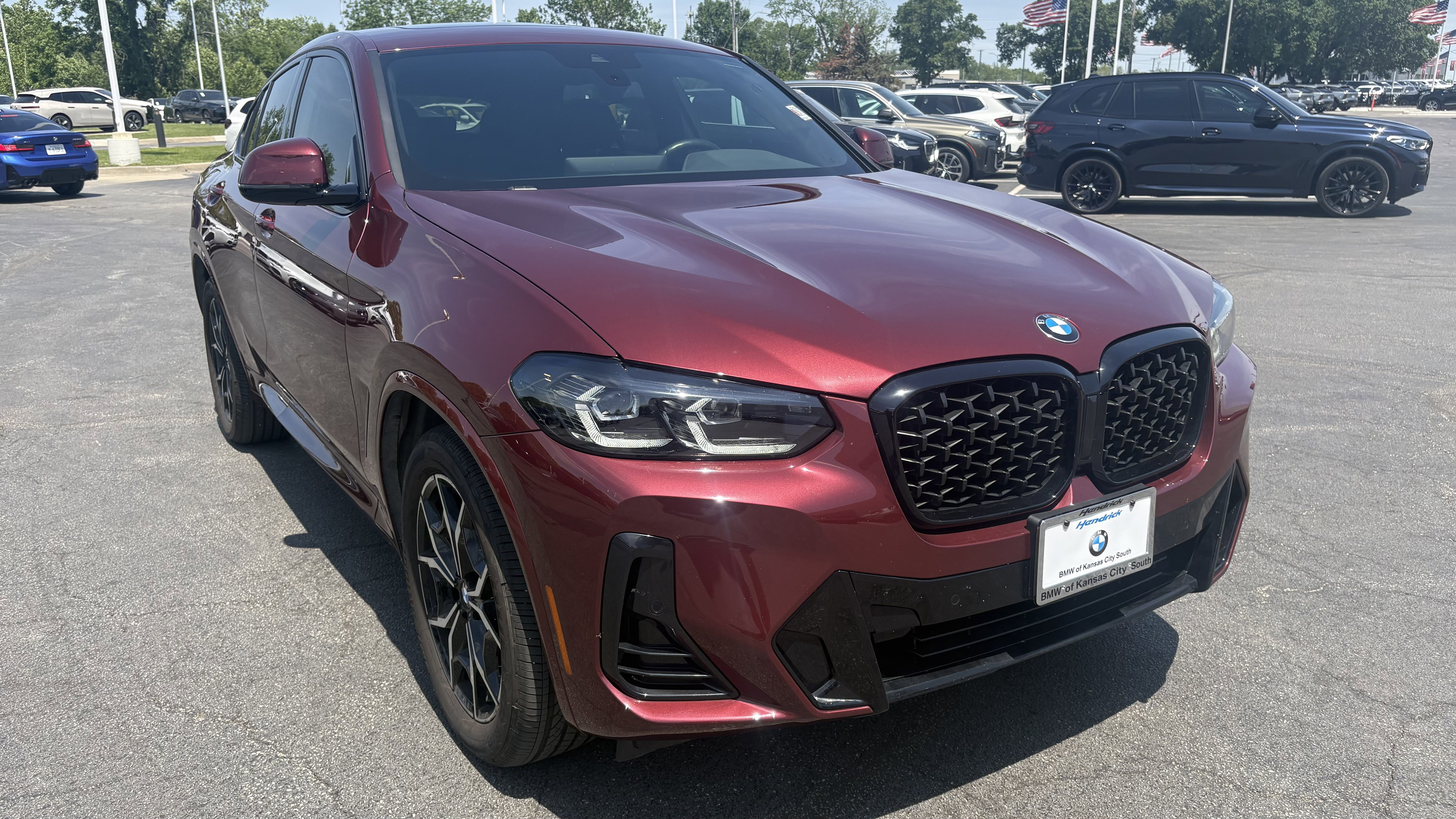 Used 2023 BMW X4 xDrive30i w/ M Sport Package AWD/4WD image 2