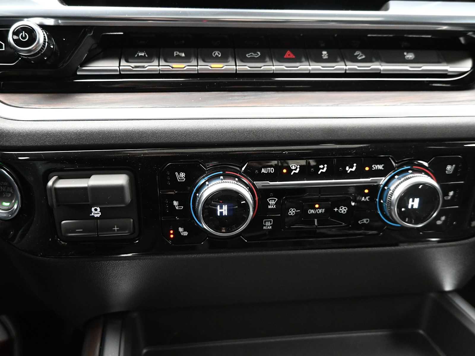 New 2026 GMC Sierra 1500 SLT image 14