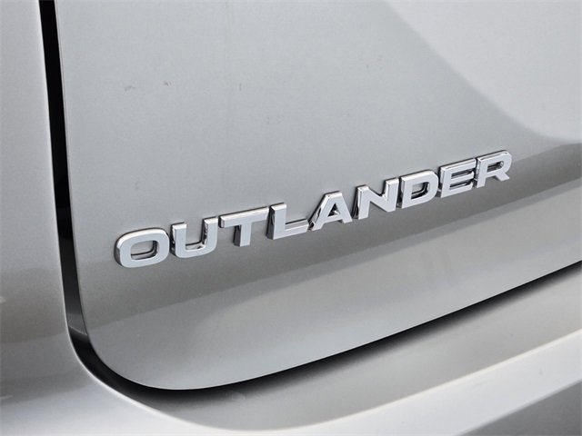 Used 2025 Mitsubishi Outlander ES image 13